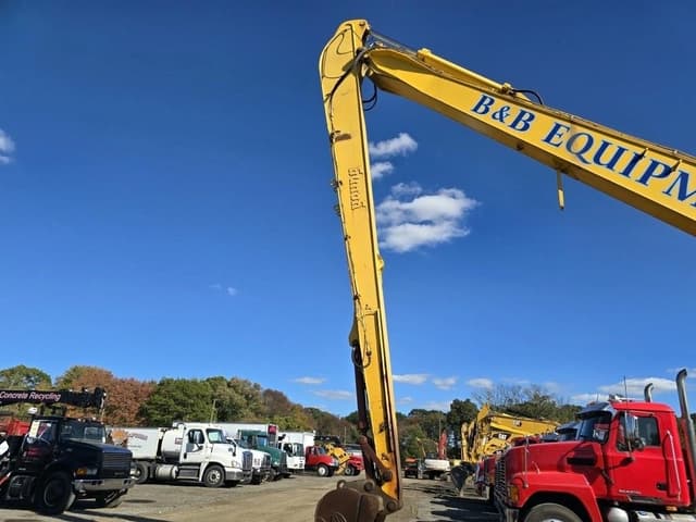 Image of Komatsu PC270LC-8 equipment image 2