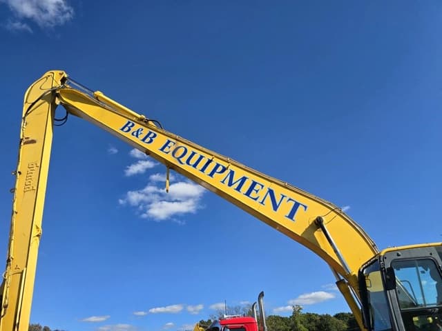 Image of Komatsu PC270LC-8 equipment image 3