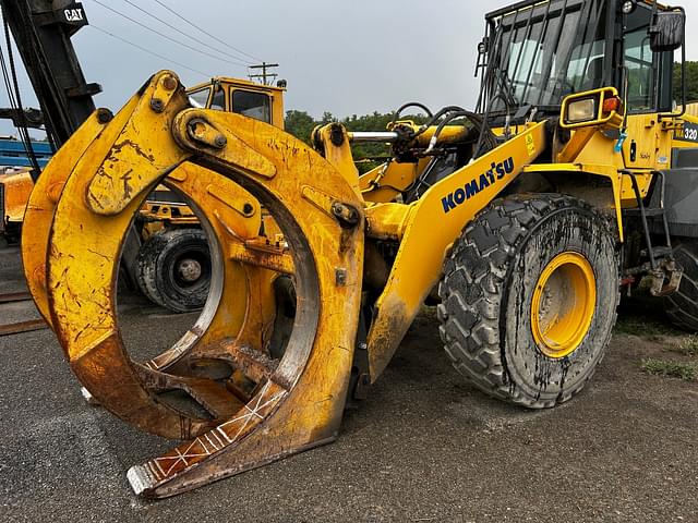 Image of Komatsu WA320 equipment image 1