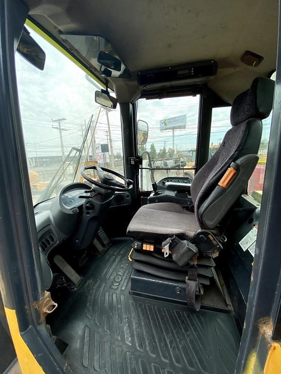Image of Komatsu WA500-3 equipment image 4