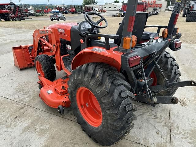 Image of Kubota B3200 equipment image 3