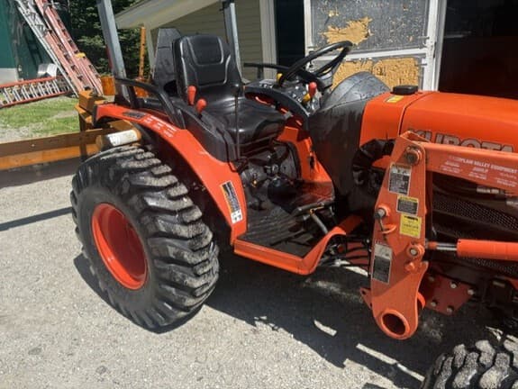 Image of Kubota B3200 equipment image 2