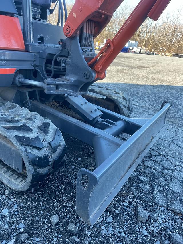 Image of Kubota KX71-3 equipment image 3