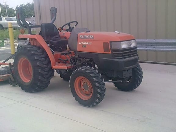 2011 Kubota L3700SU Equipment Image0