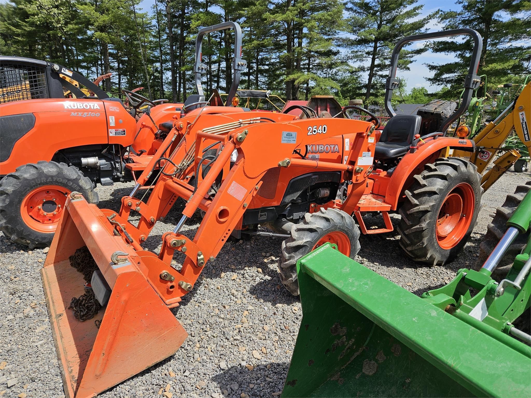 2011 Kubota L3800D Equipment Image0