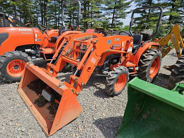 Image of Kubota L3800D equipment image 1