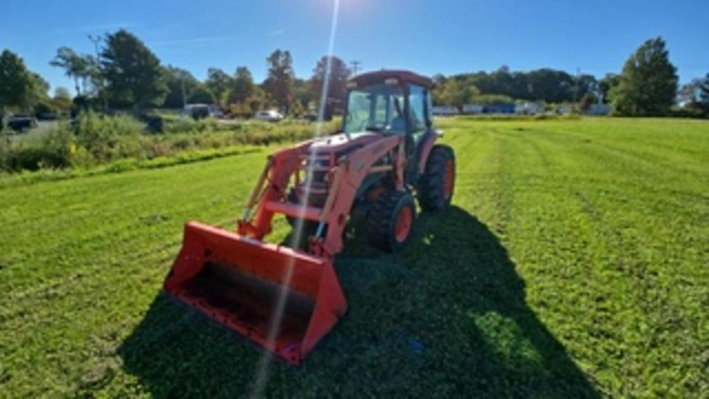 Image of Kubota L5740 Primary image