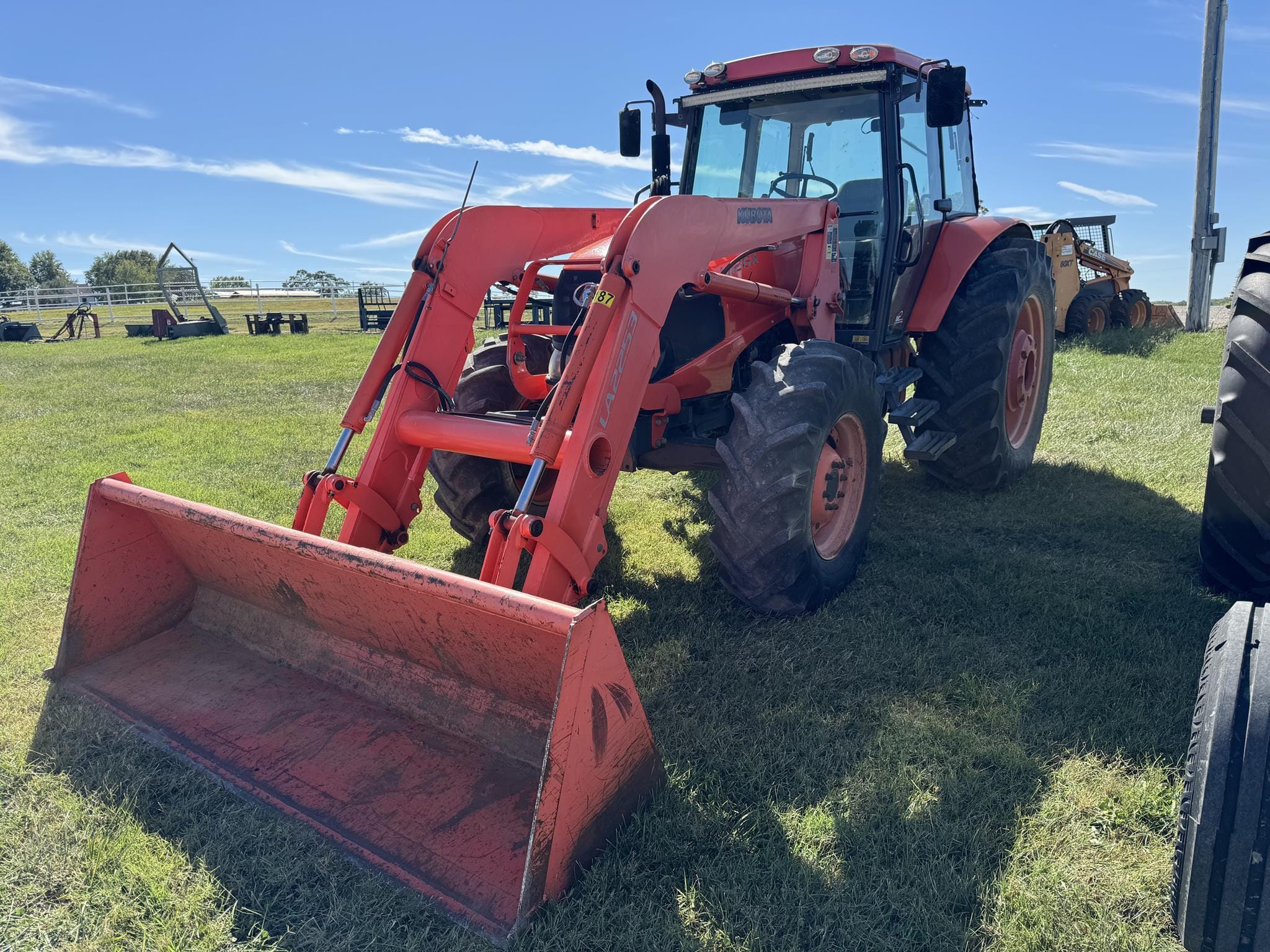 Main image Kubota M126X