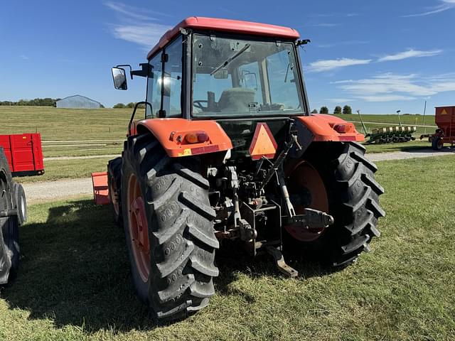 Image of Kubota M126X equipment image 3