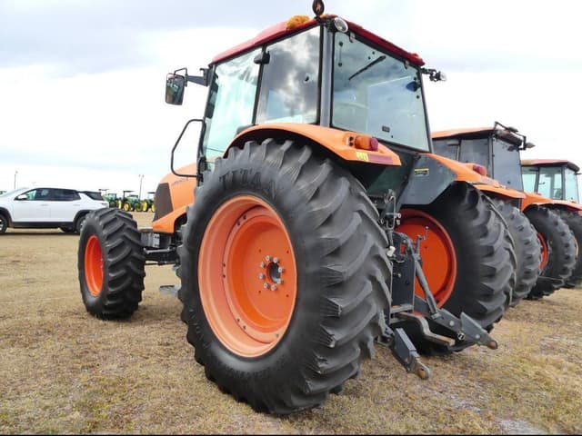 Image of Kubota M126X equipment image 3