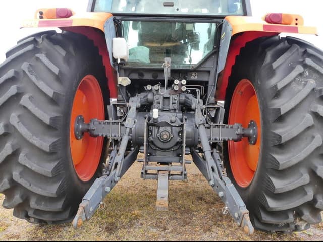 Image of Kubota M126X equipment image 4