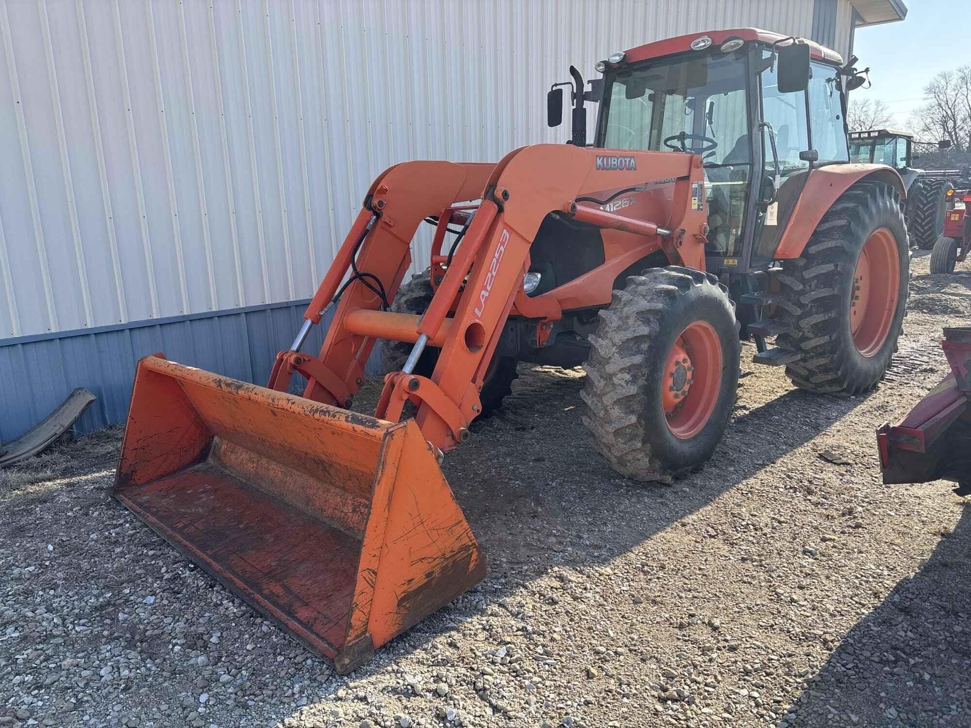 2011 Kubota M126X Equipment Image0