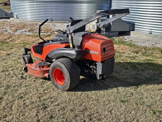 Image of Kubota ZD331 equipment image 2