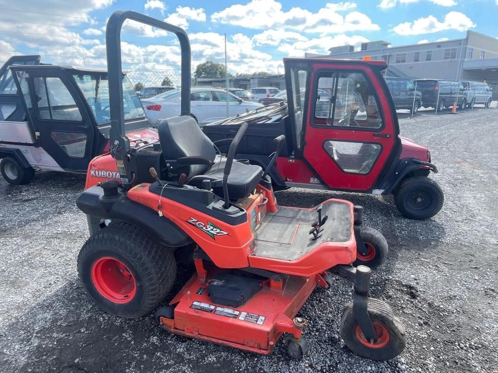 2011 Kubota ZG327 Equipment Image0