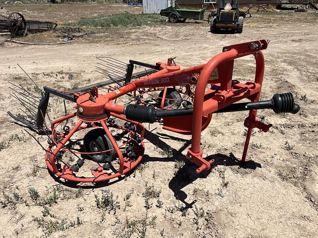 Image of Kuhn Haybob 300 equipment image 2