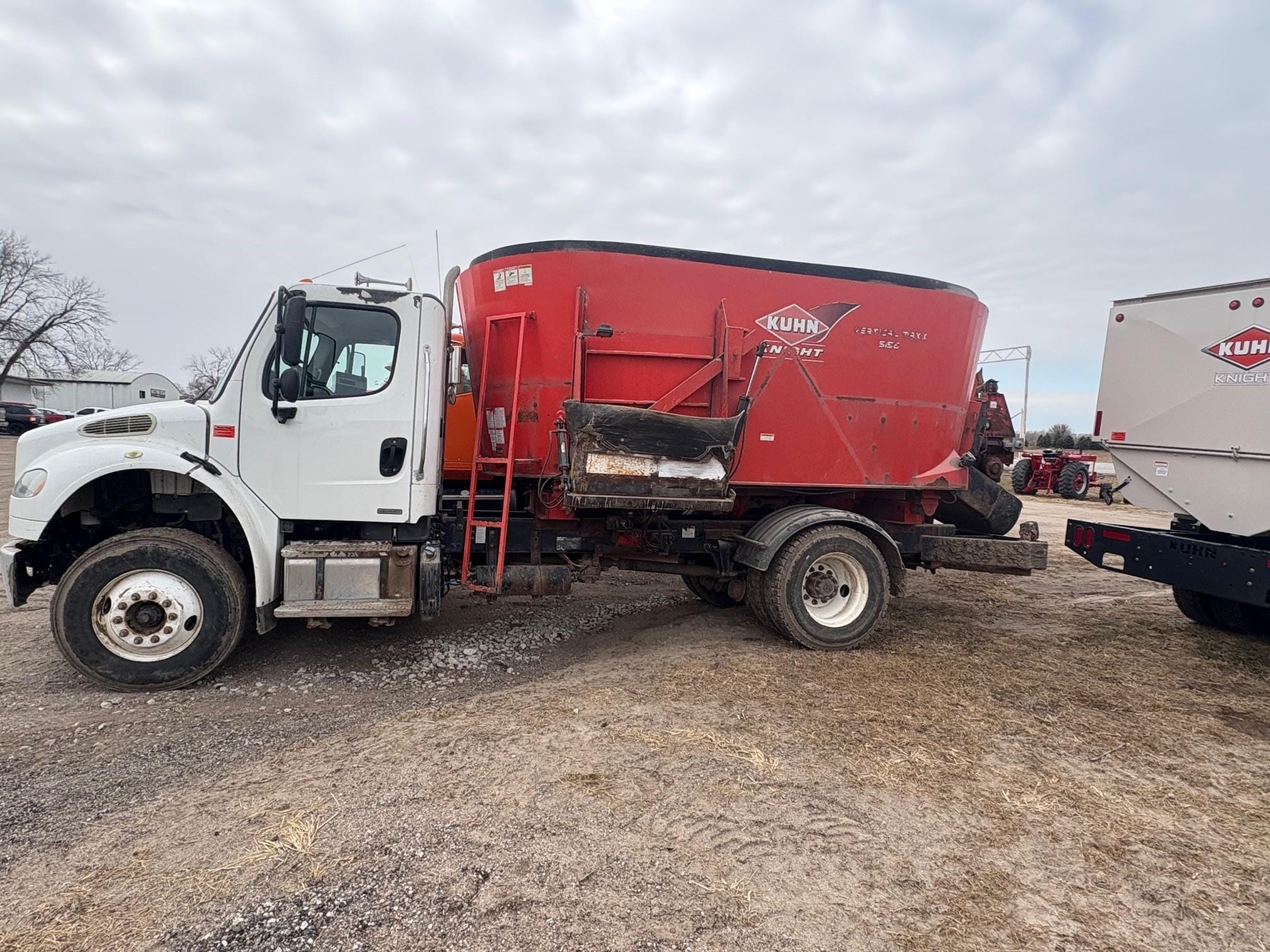 2011 Kuhn Knight 5156 Equipment Image0