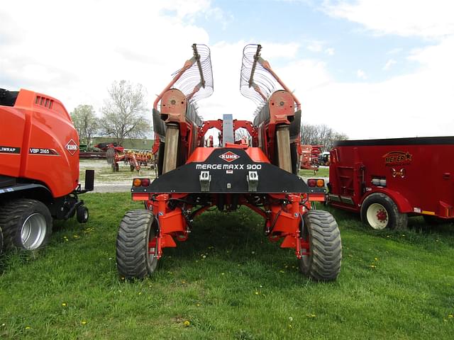 Image of Kuhn Merge-Maxx 900 equipment image 3