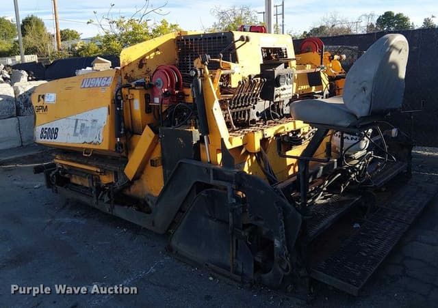 Image of LeeBoy 8500B equipment image 4