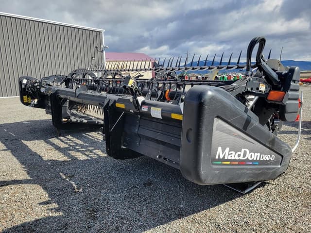 Image of MacDon D60-D equipment image 3