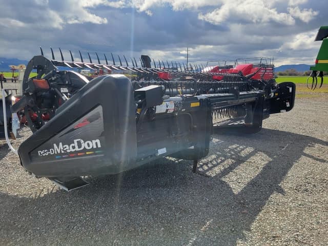 Image of MacDon D60-D equipment image 2