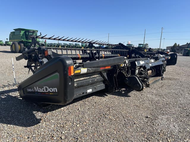 Image of MacDon D60-S equipment image 4