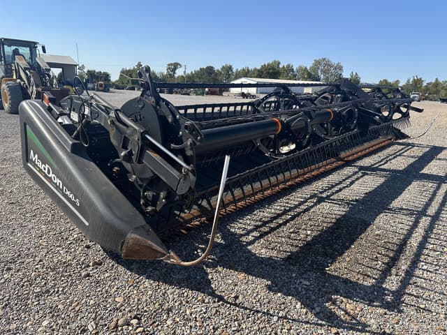 Image of MacDon D60-S equipment image 3