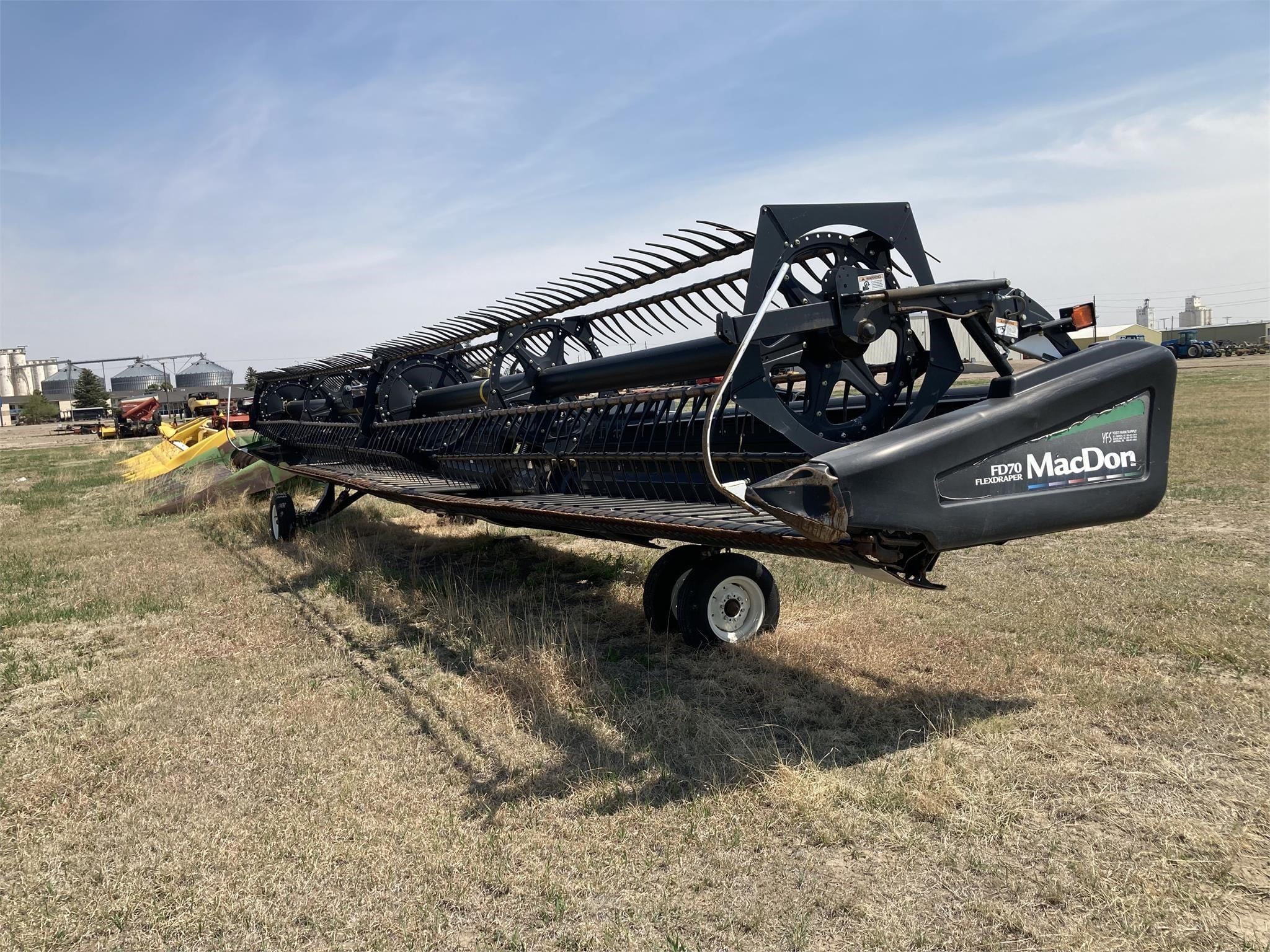 2011 MacDon FD70 Equipment Image0