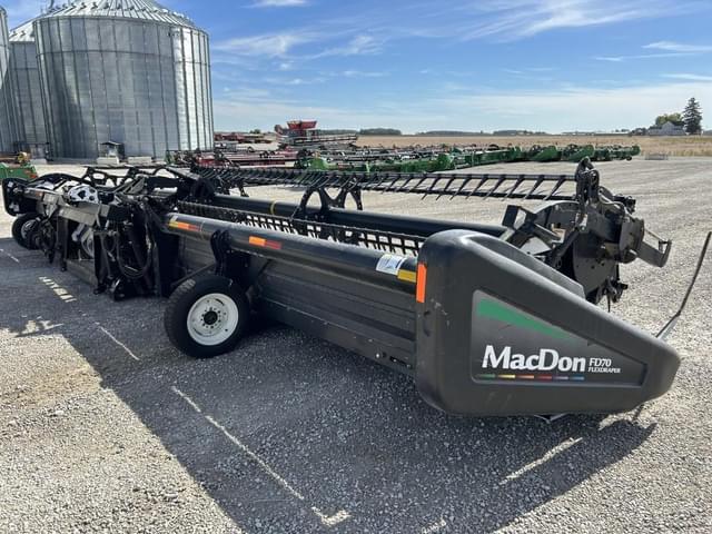 Image of MacDon FD70 equipment image 4