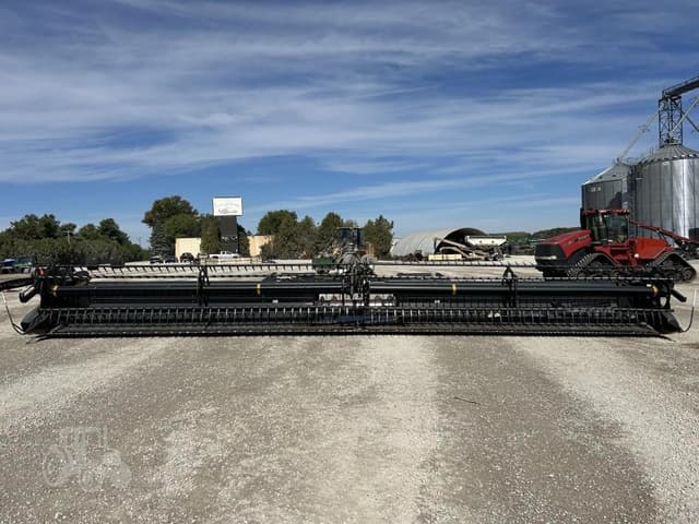 Image of MacDon FD70 equipment image 1