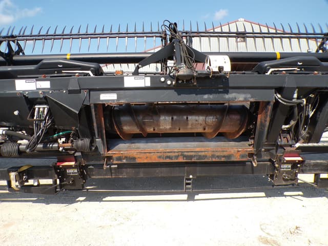 Image of MacDon FD70 equipment image 3