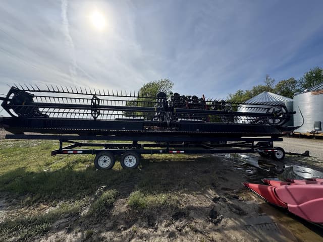 Image of MacDon FD70 equipment image 1