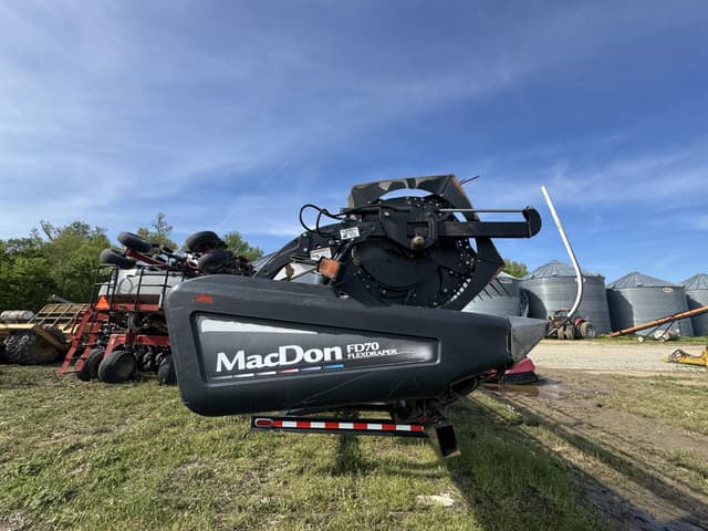 Image of MacDon FD70 equipment image 3