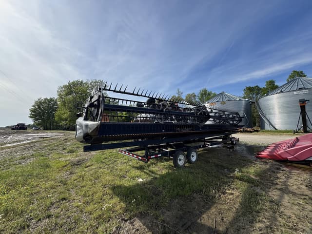 Image of MacDon FD70 equipment image 2