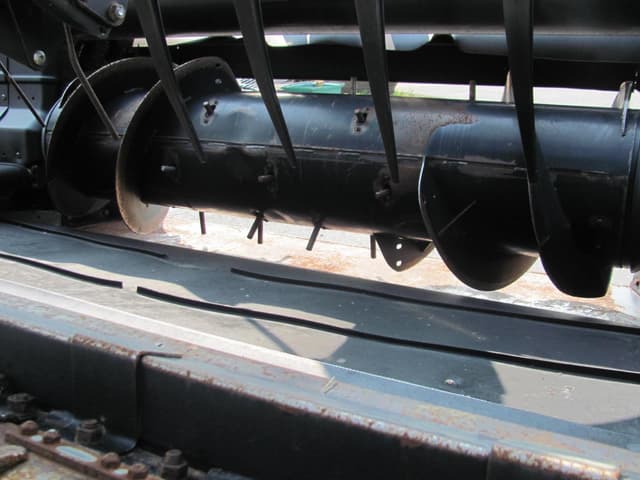 Image of MacDon FD70 equipment image 4