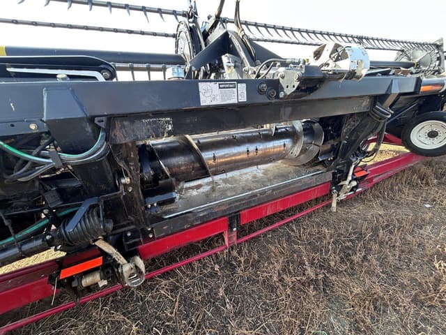 Image of MacDon FD70 equipment image 2