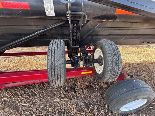 Image of MacDon FD70 equipment image 4