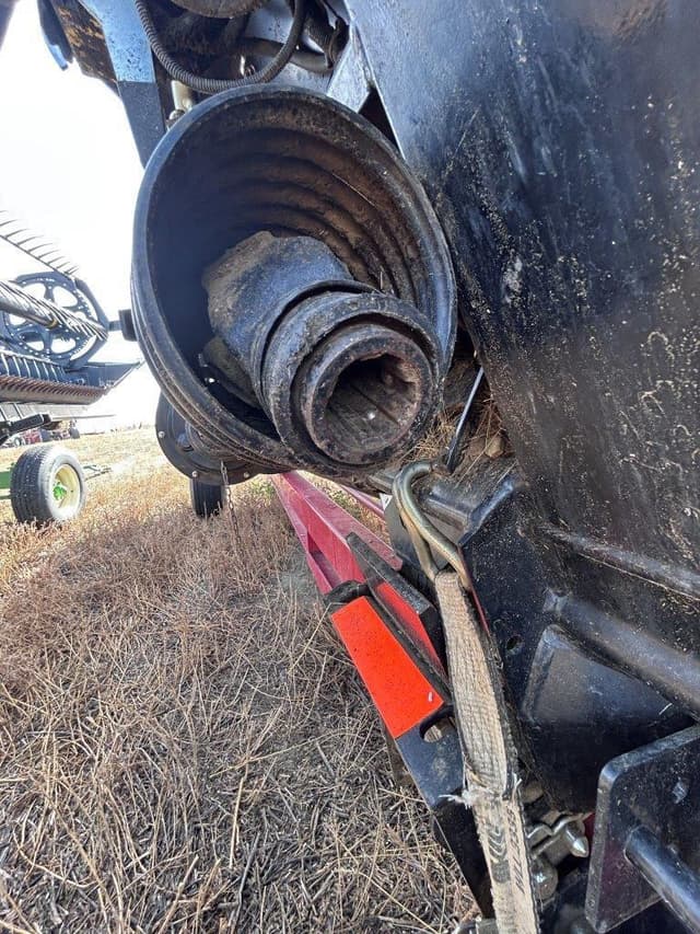 Image of MacDon FD70 equipment image 3