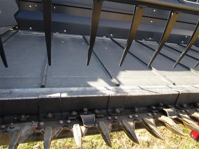 Image of MacDon FD70 equipment image 3