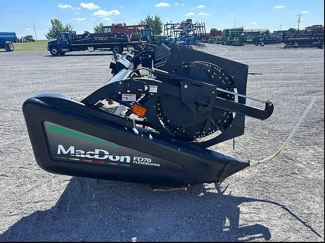 Image of MacDon FD70 equipment image 4