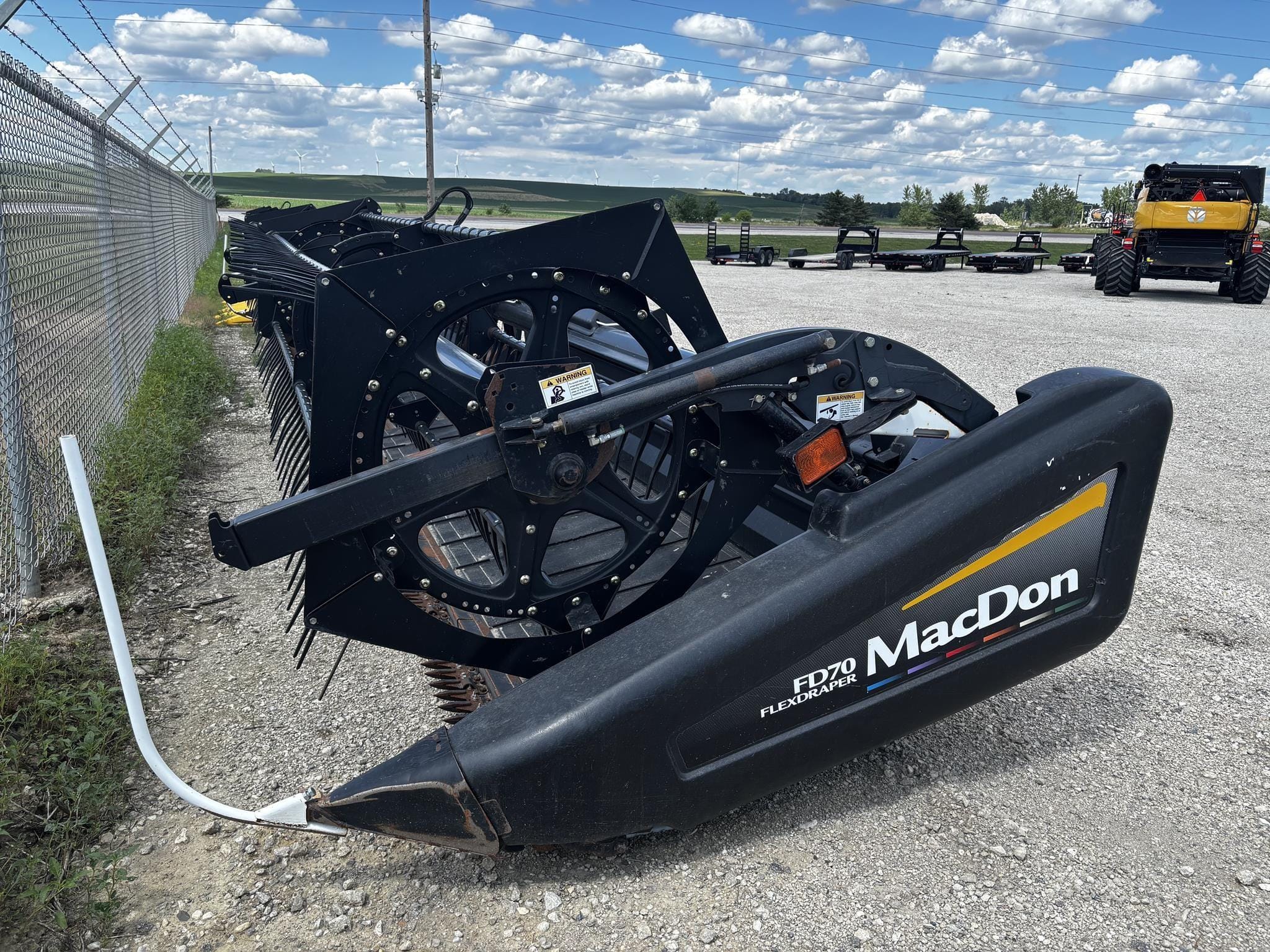 2011 MacDon FD70 Equipment Image0