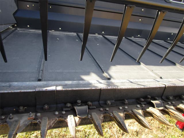 Image of MacDon FD70 equipment image 3