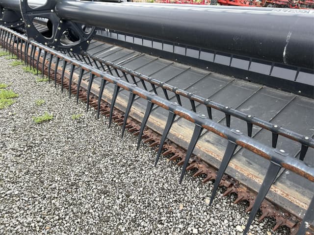 Image of MacDon FD70 equipment image 3