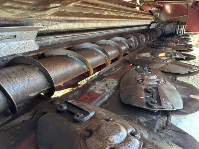 Image of MacDon M205 equipment image 3