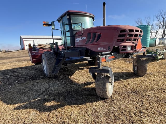 Image of MacDon M205 equipment image 4