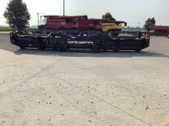 Image of MacDon FD70 equipment image 3