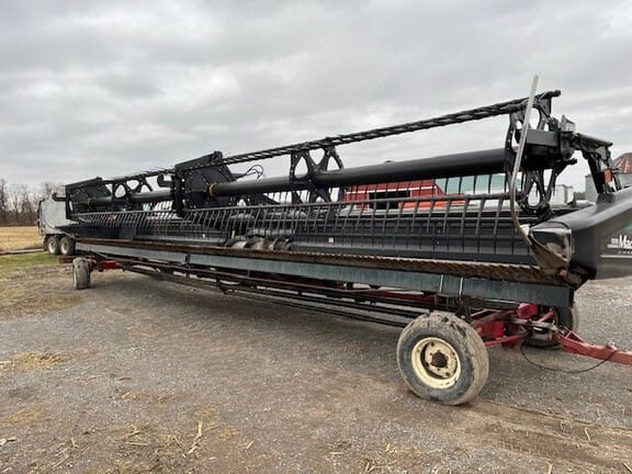 2011 MacDon FD70 Equipment Image0