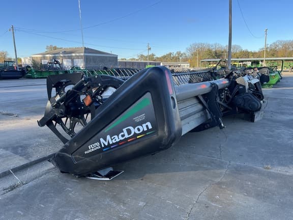 Image of MacDon FD70 equipment image 4