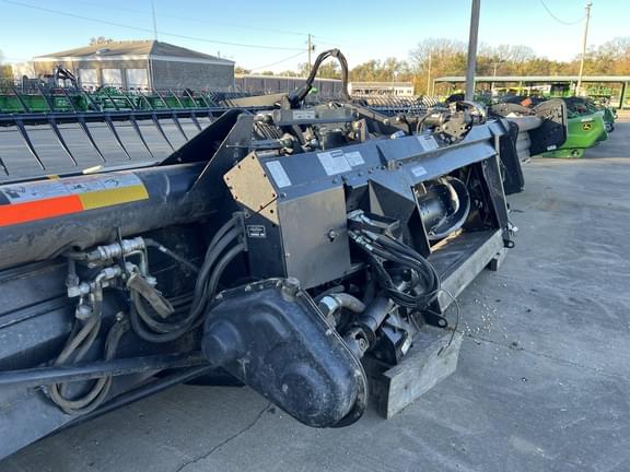 Image of MacDon FD70 equipment image 3