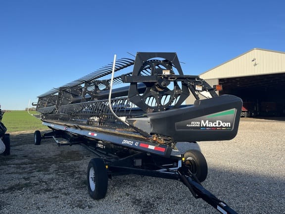 2011 MacDon FD70 Equipment Image0