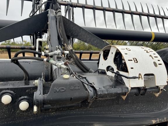 Image of MacDon FD70-40 equipment image 2